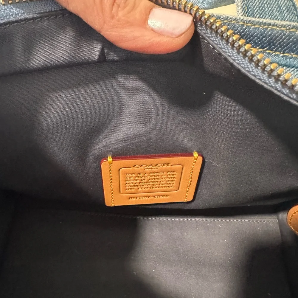 *AUTHENTIC*🫐🍒COACH DENIM CARGO TOTE 26🍒PRISTINE CONDITION🍒🫐 - Picture 5 of 9